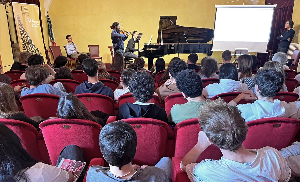 lezione concerto musica classica scuola superiore