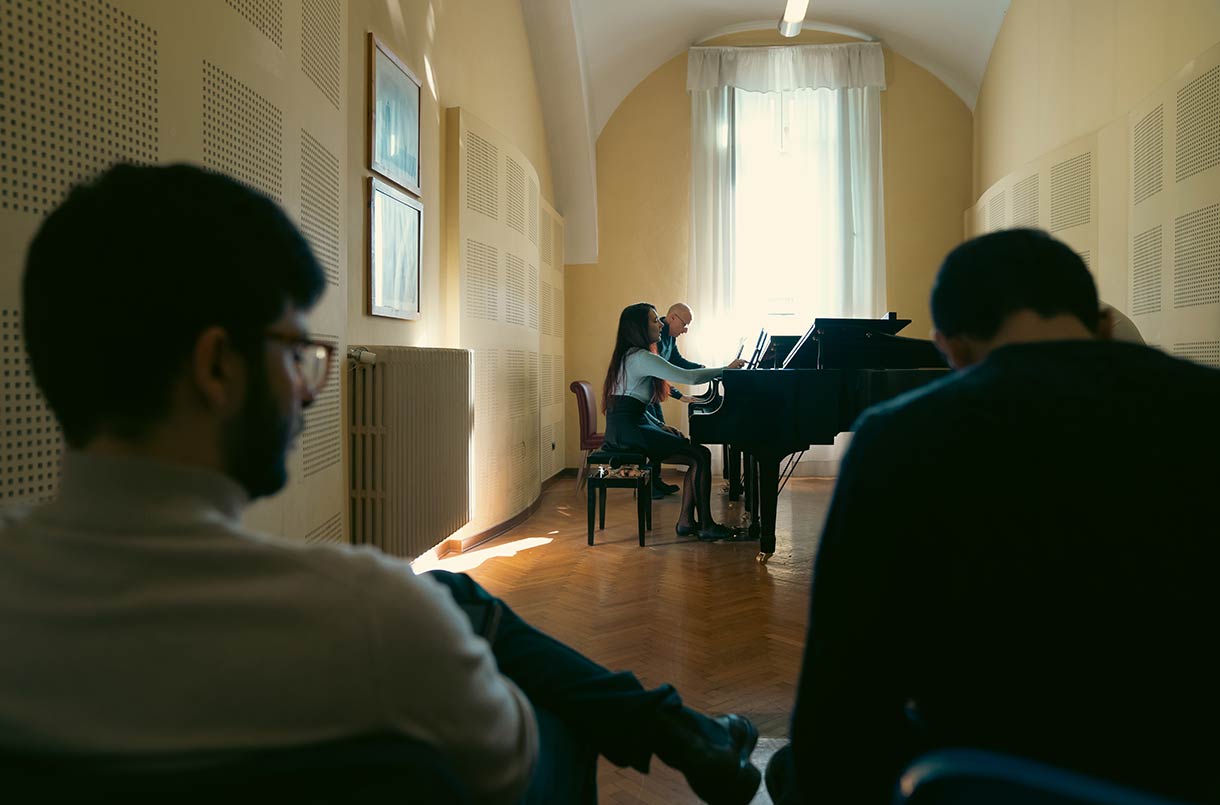 Benedetto Lupo lezione di pianoforte presso l'Accademia di Musica a Pinerolo con Élisabeth Pion